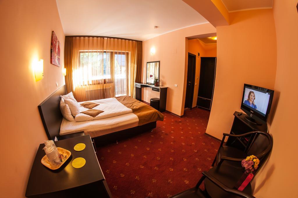 Hotel Carpatic Predeal Habitación foto