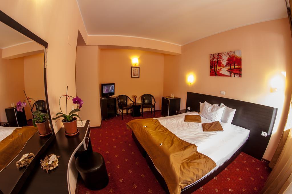 Hotel Carpatic Predeal Habitación foto