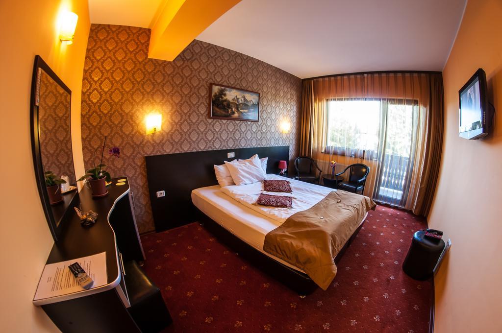 Hotel Carpatic Predeal Habitación foto