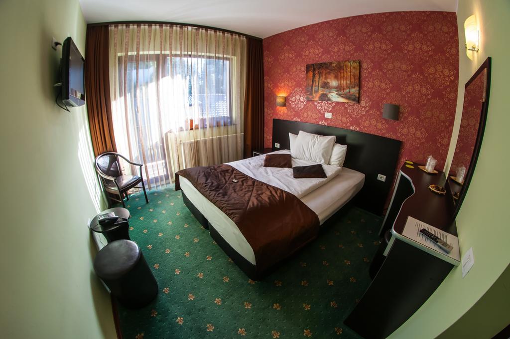 Hotel Carpatic Predeal Habitación foto