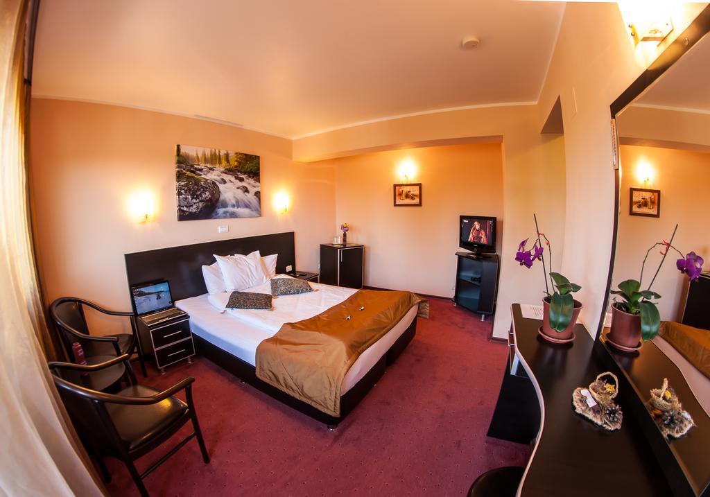 Hotel Carpatic Predeal Habitación foto