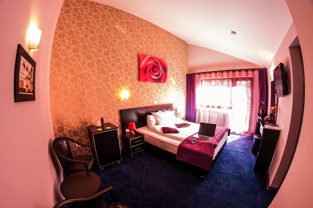 Hotel Carpatic Predeal Habitación foto